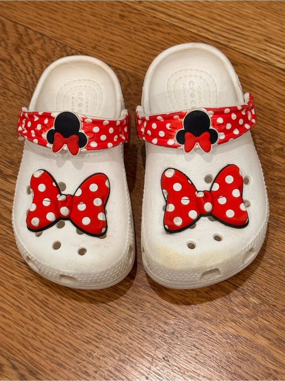 CROCS Disney Minnie Mouse White Kids' Clogs, Red Polka Dot Bow Sz 7C